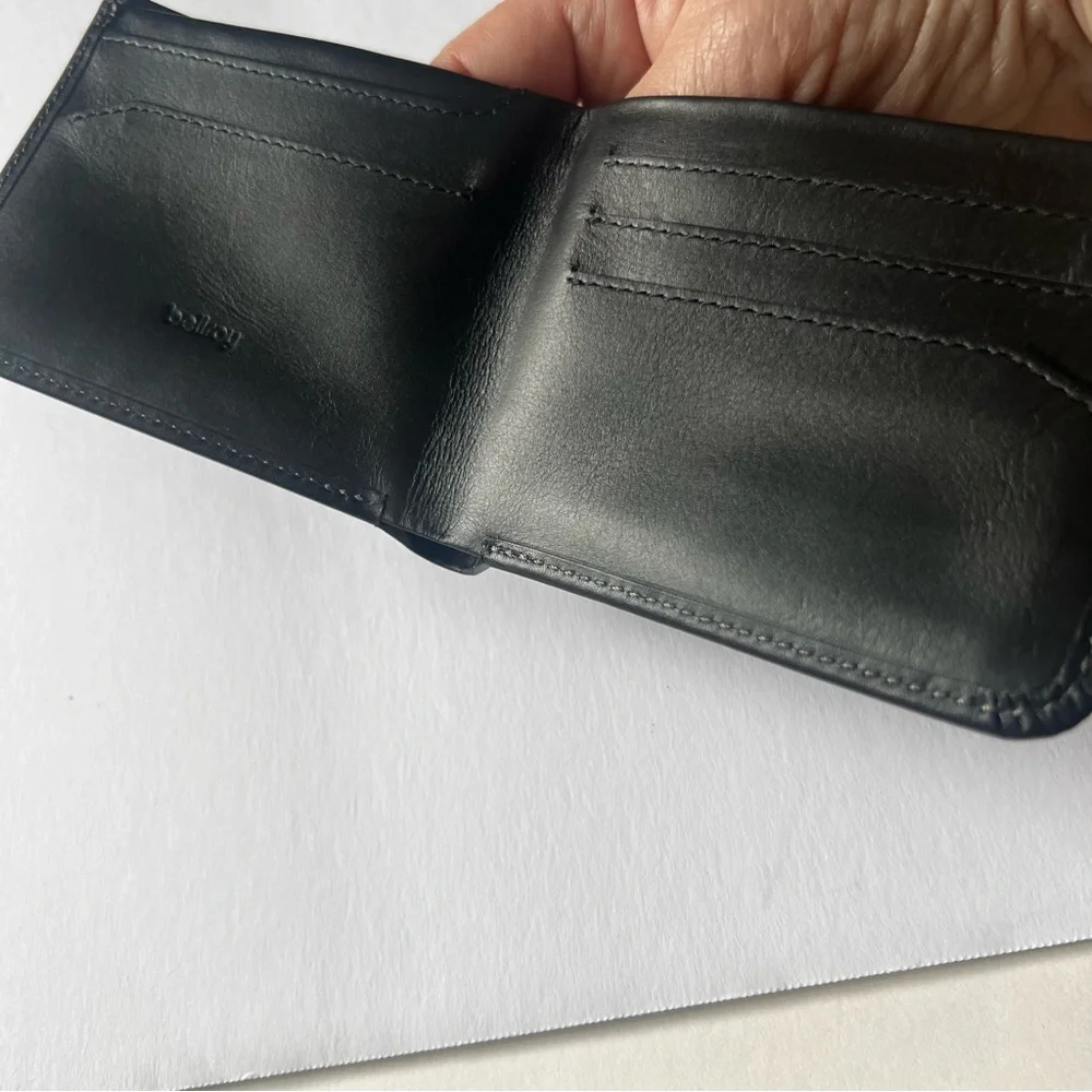 BELLROY HIDE AND SEEK MENS LEATHER BIFOLD WALLET BLACK NWOT